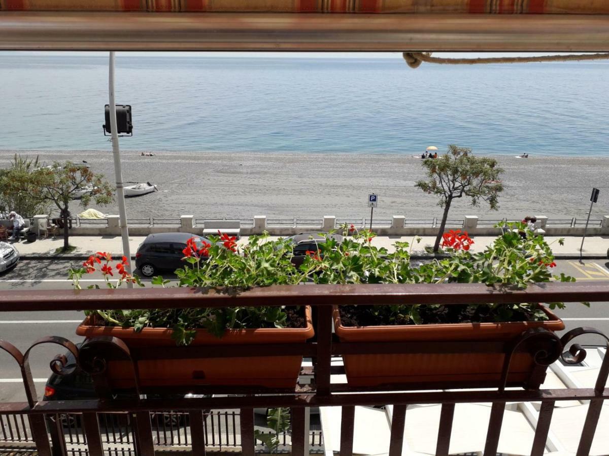 Centrocitta Beach รอคคาลูเมรา ภายนอก รูปภาพ